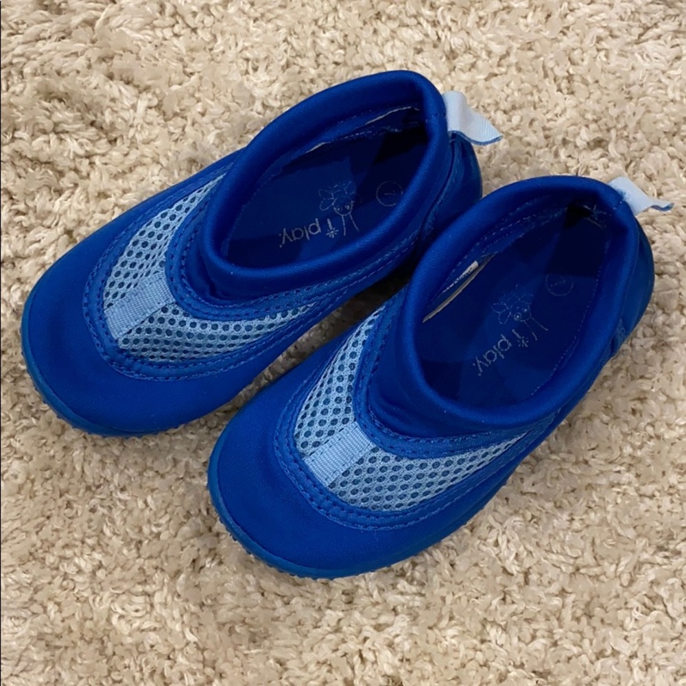 I Play Baby Toddler Water Shoes, Size 7.